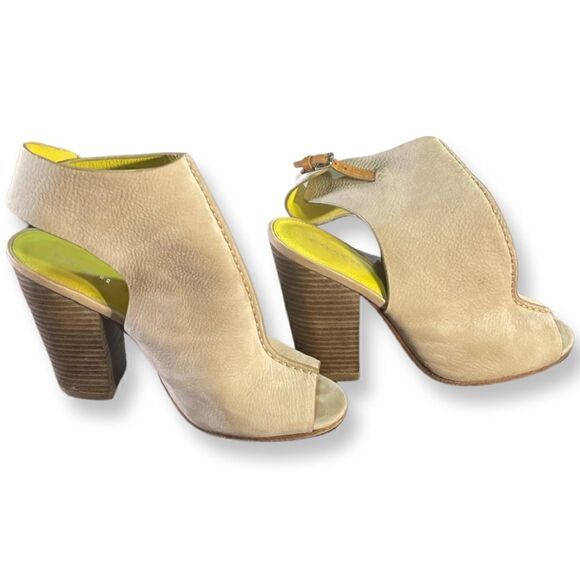 Coach- Suede Beige heeled sandals - Picture 5 of 8